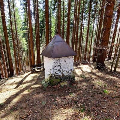 kamenna-kaplnka-pri-osade-lovasovci-makov_3_original