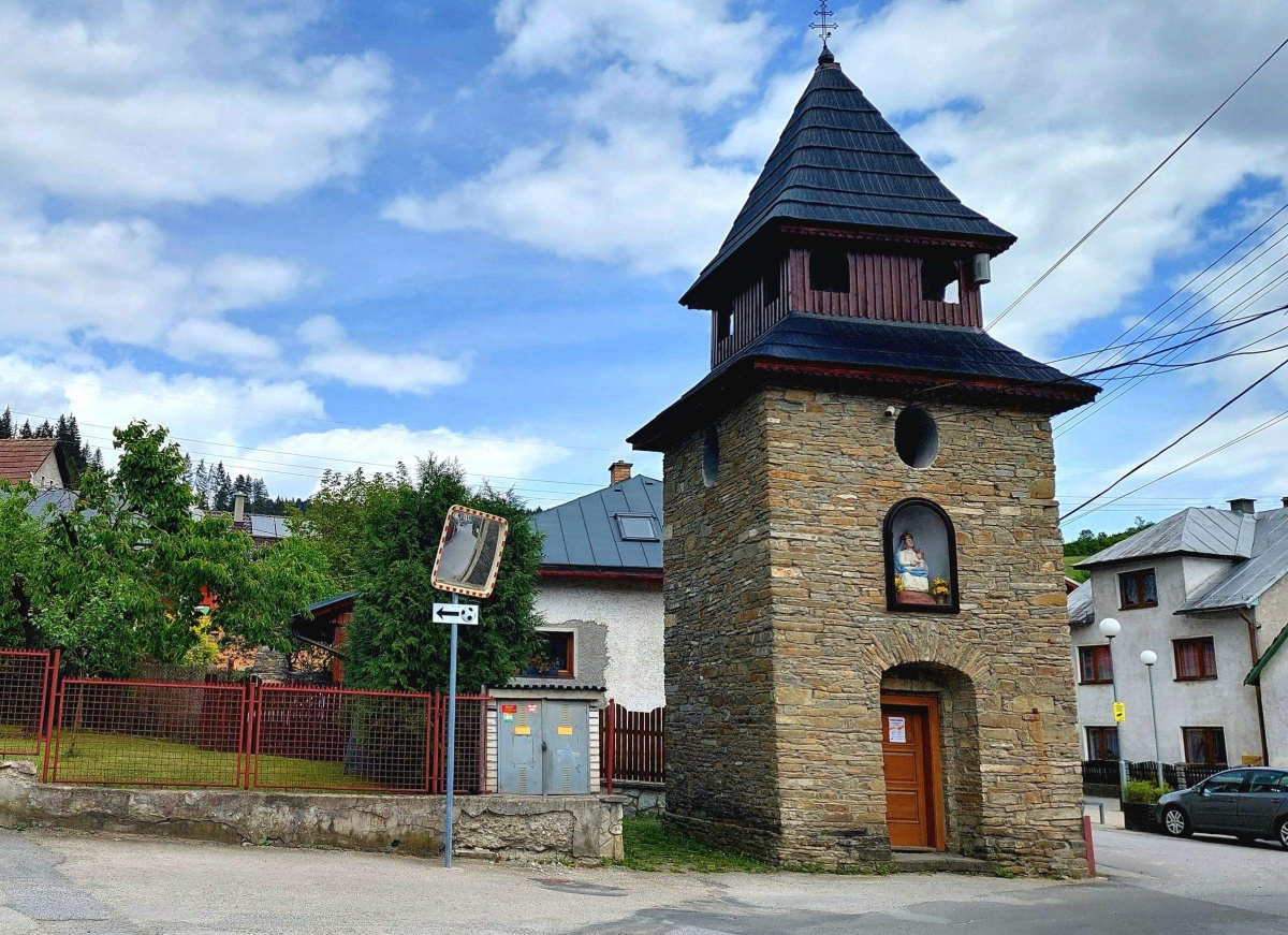 kamenna zvonica sneznica 1
