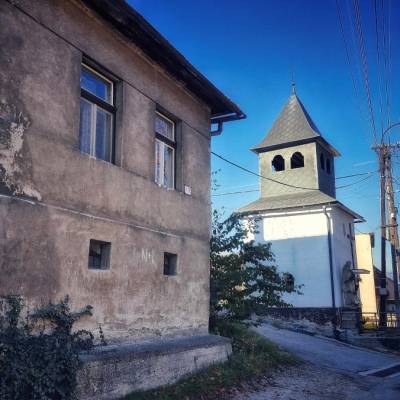 kaplnka-panny-marie-pomocnice-krestanov-so-zvonicou-a-sochou-svateho-jana-nepomuckeho-radola_5_original