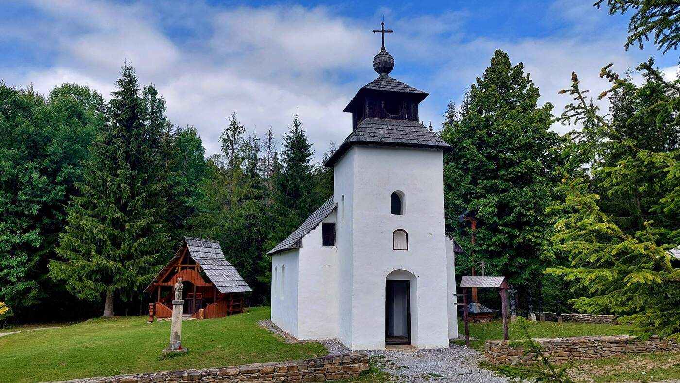 kaplnka panny marie ruzencovej nova bystrica 12