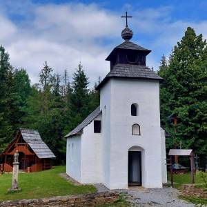 kaplnka-panny-marie-ruzencovej-nova-bystrica_12_original