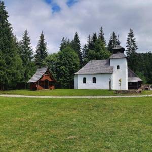 kaplnka-panny-marie-ruzencovej-nova-bystrica_1_original