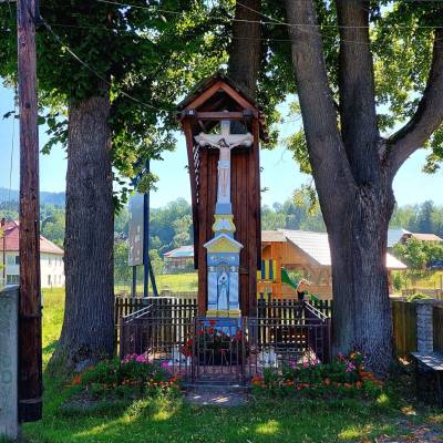 kriz-s-korpusom-na-podstavci-klubina_1_original