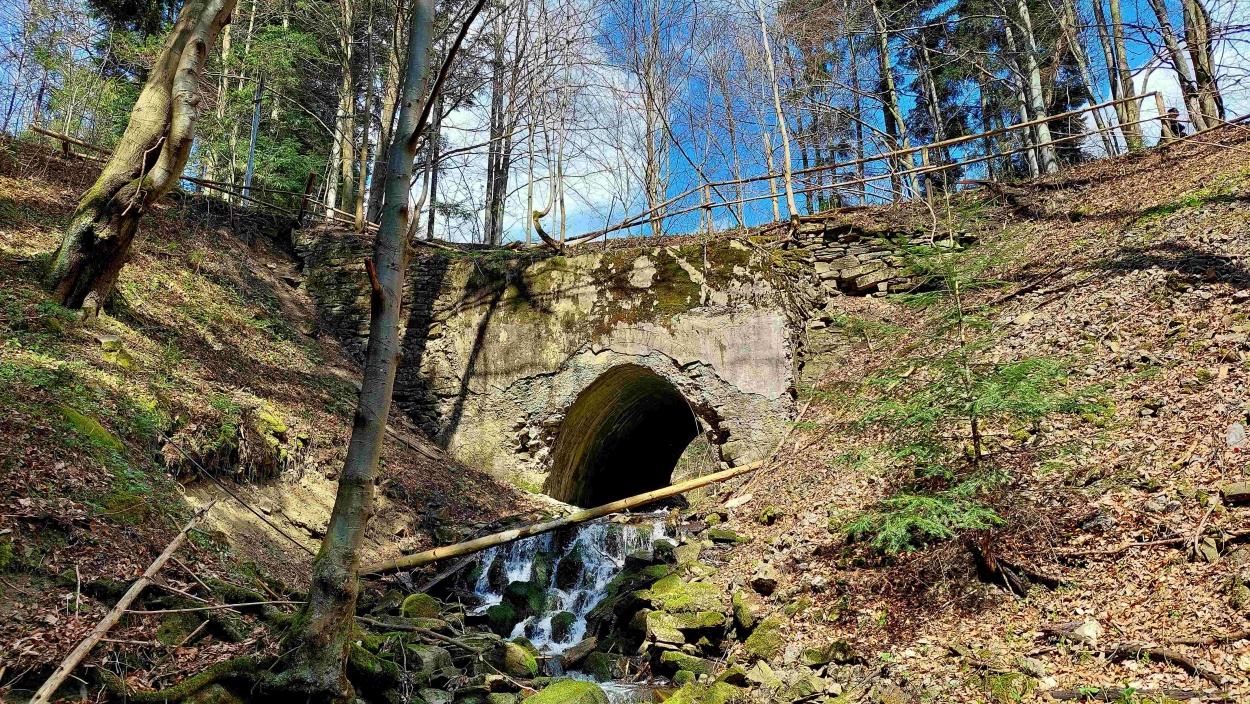 most v tichej doline oscadnica 9