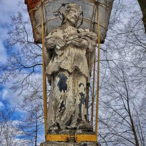 nehnutelne-narodne-kulturne-pamiatky-nepomucky-2-pri-kostole-sv-bartolomeja-apostola-cadca__5_original
