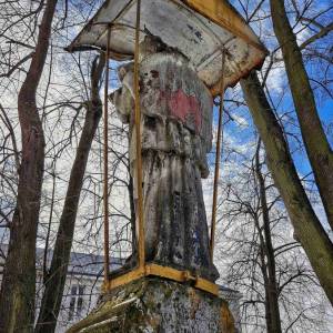 nehnutelne-narodne-kulturne-pamiatky-nepomucky-2-pri-kostole-sv-bartolomeja-apostola-cadca__7_original