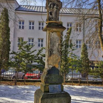 nehnutelne-narodne-kulturne-pamiatky-nepomucky-3-pri-kostole-sv-bartolomeja-apostola-cadca_1_original