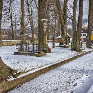 nehnutelne-narodne-kulturne-pamiatky-pri-kostole-sv-bartolomeja-cadca_1_original