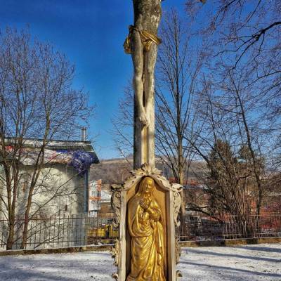 nehnutelne-narodne-kulturne-pamiatky-socha-krista-na-krizi-pri-kostole-sv-bartolomeja-apostola-cadca__2_original
