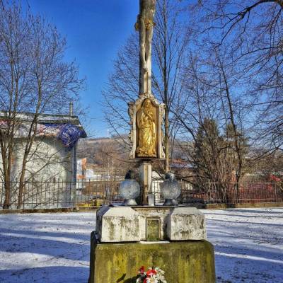 nehnutelne-narodne-kulturne-pamiatky-socha-krista-na-krizi-pri-kostole-sv-bartolomeja-apostola-cadca__4_original