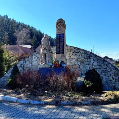 pamatnik-padlym-v-I-svetovej-vojne-cierne_1_original