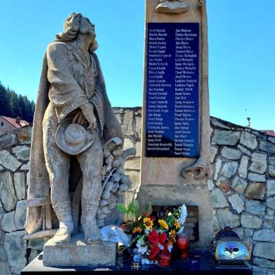 pamatnik-padlym-v-I-svetovej-vojne-cierne_3_original