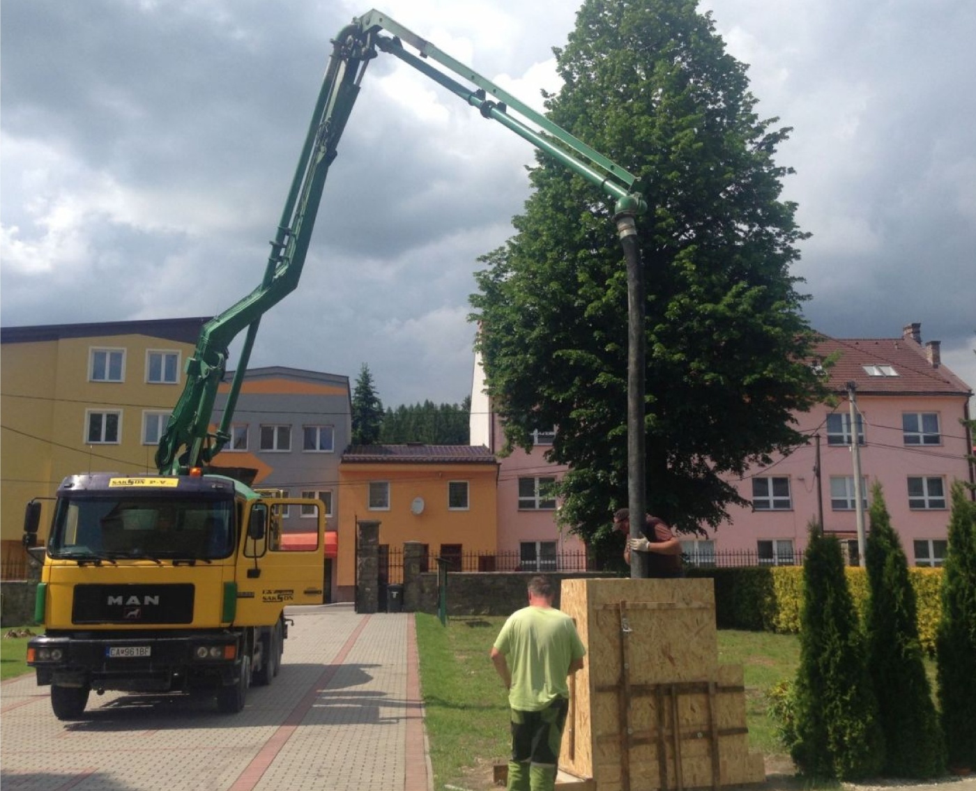 pomnik so sochou turzovka 11