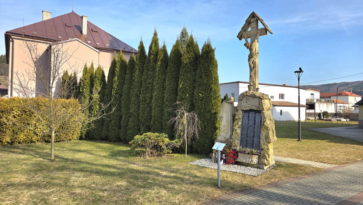 pomnik so sochou turzovka 6