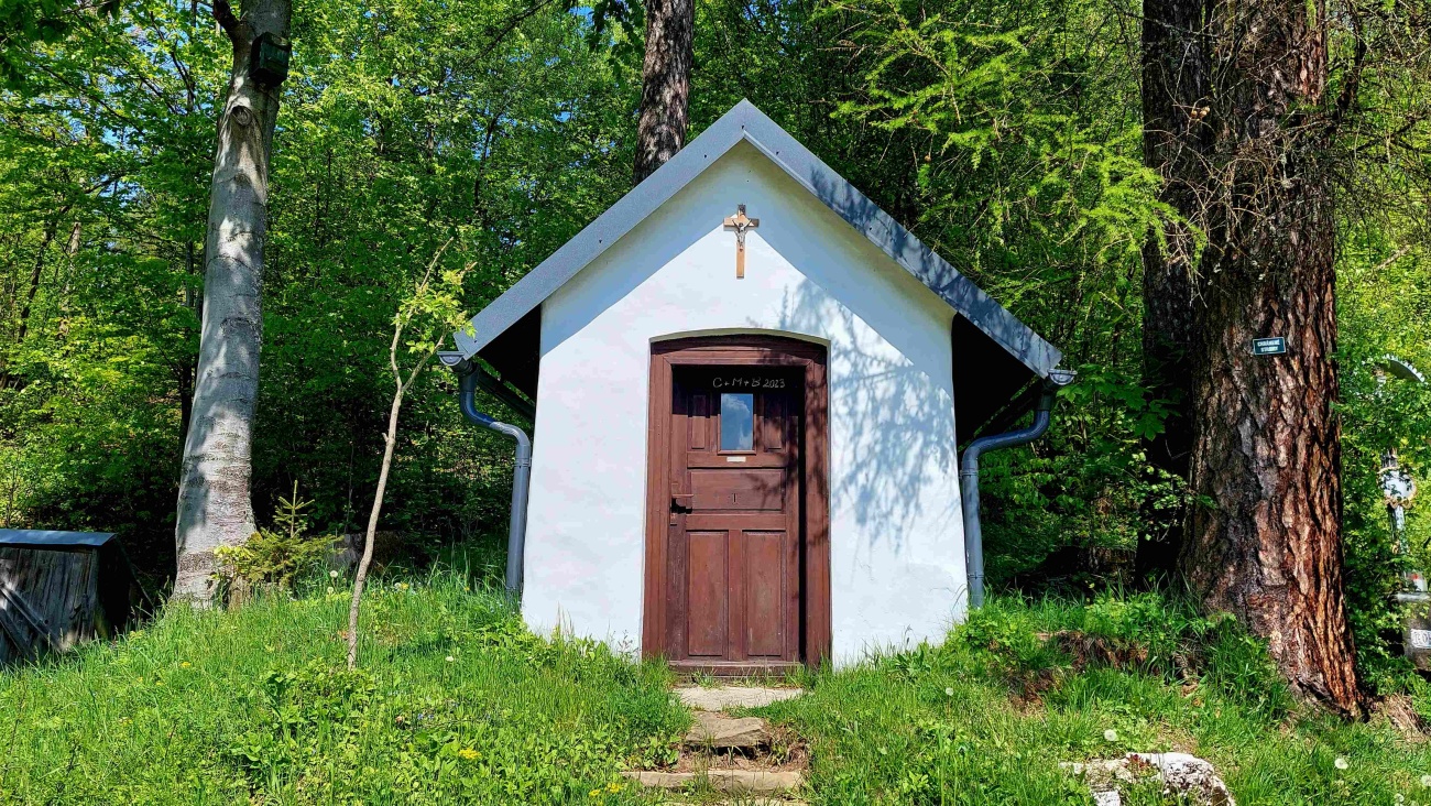 pricestna kaplnka s krizom osada husarikovci cadca 1